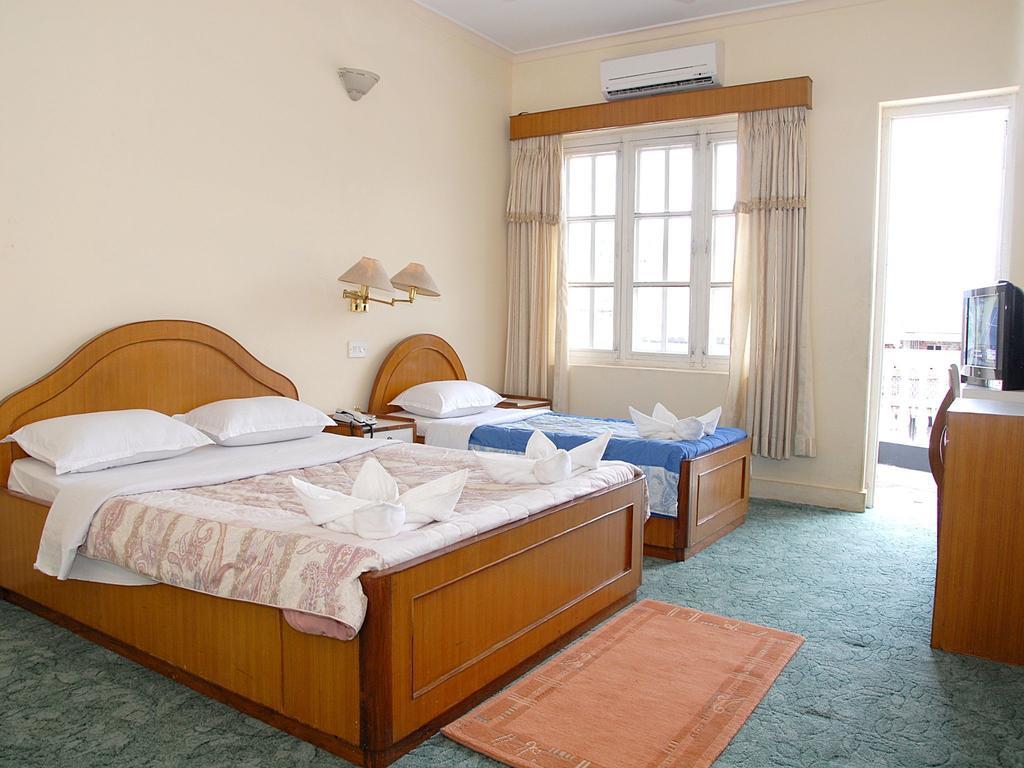 Hotel Blue Heaven Pokhara Exterior foto